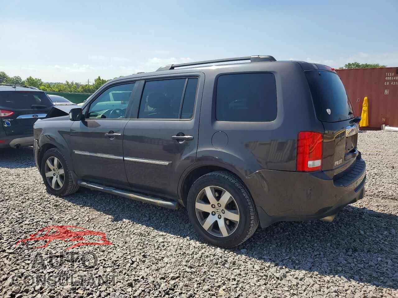 HONDA PILOT 2013 - 5FNYF3H98DB028111
