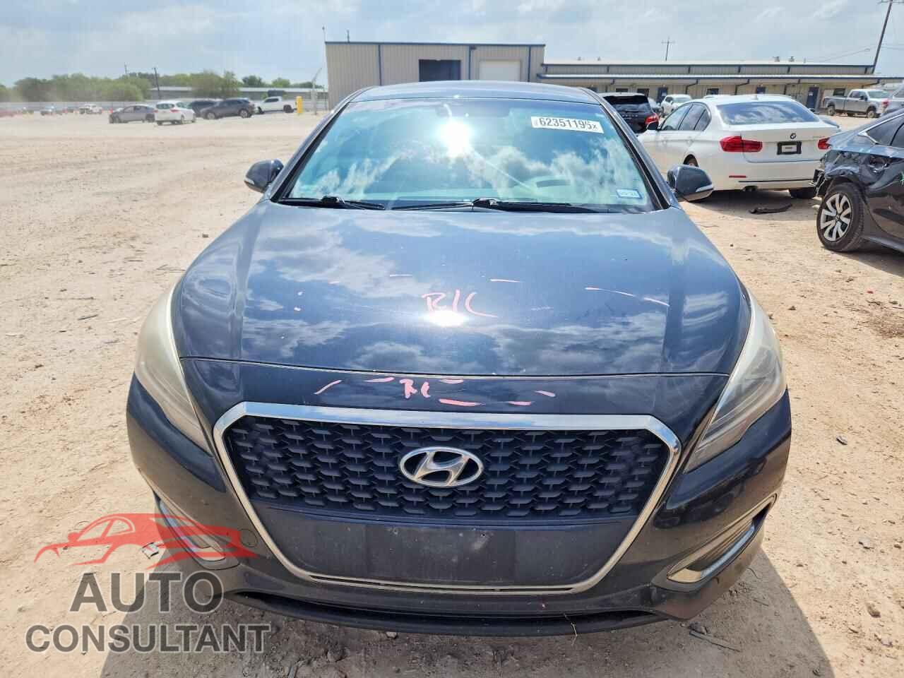 HYUNDAI SONATA 2017 - KMHE24L11HA057594