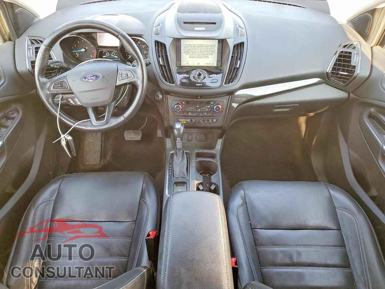 FORD ESCAPE 2017 - 1FMCU9J93HUE21486