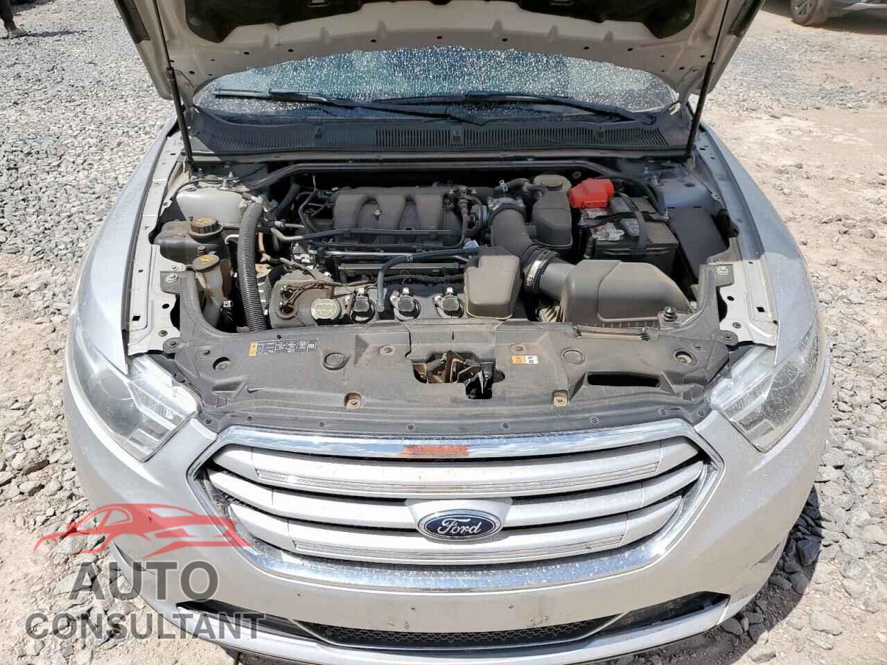 FORD TAURUS 2018 - 1FAHP2F83JG106237