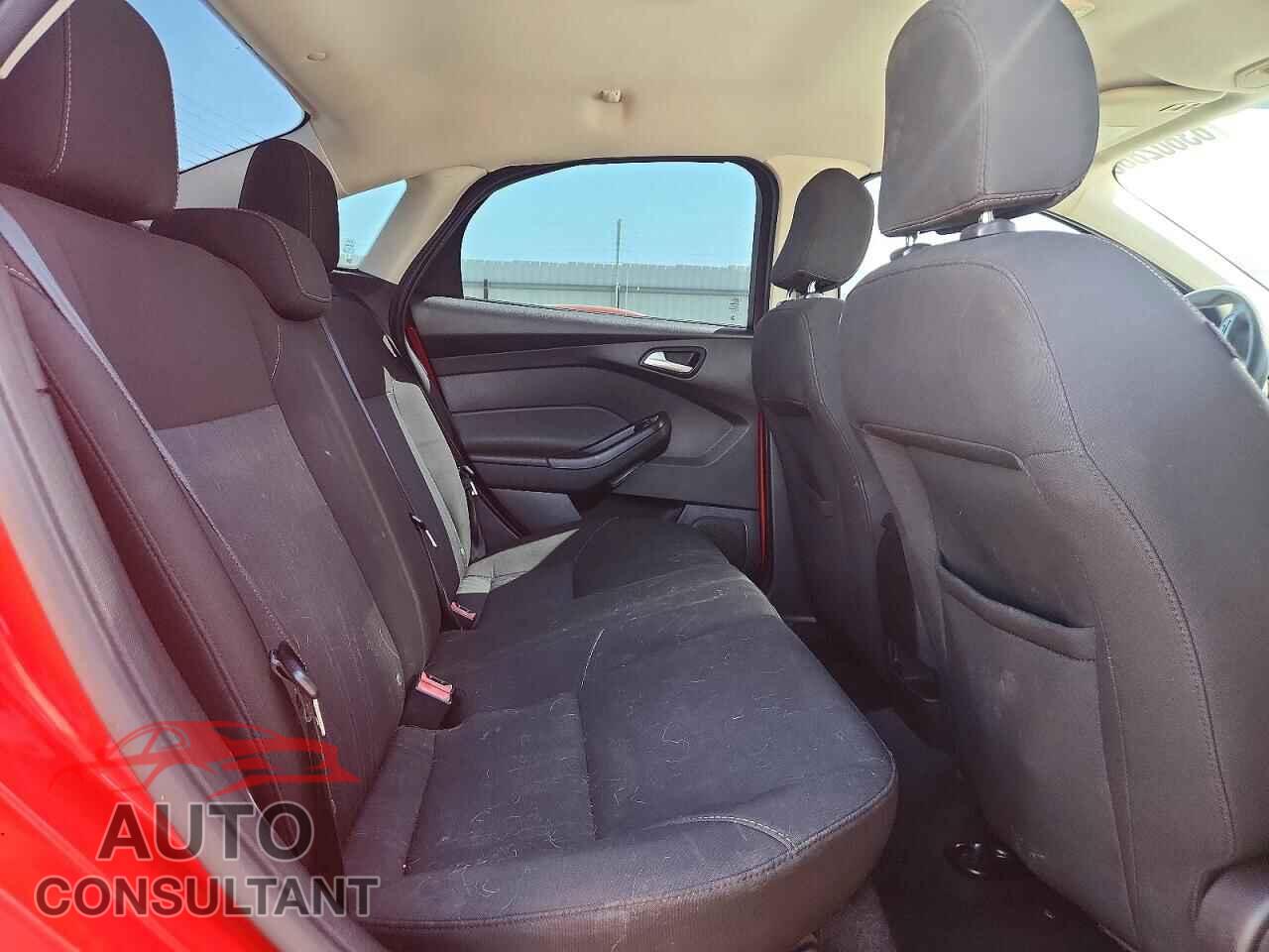 FORD FOCUS 2015 - 1FADP3F26FL294511