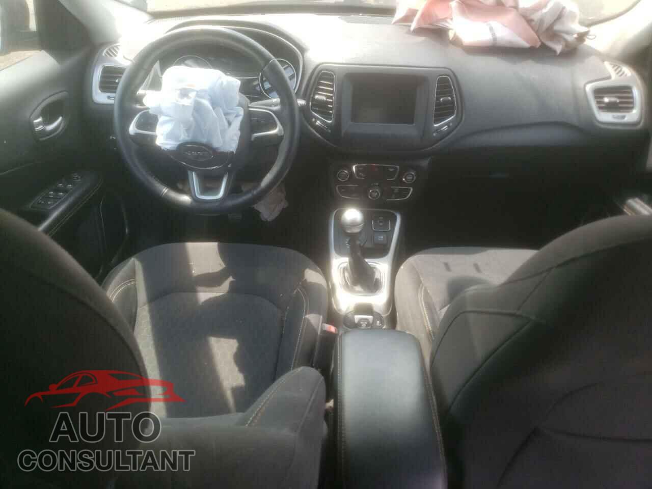 JEEP COMPASS 2018 - 3C4NJDAB7JT144529