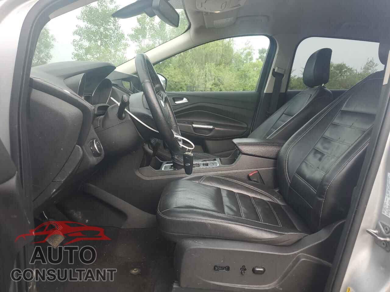 FORD ESCAPE 2018 - 1FMCU9J93JUD27131