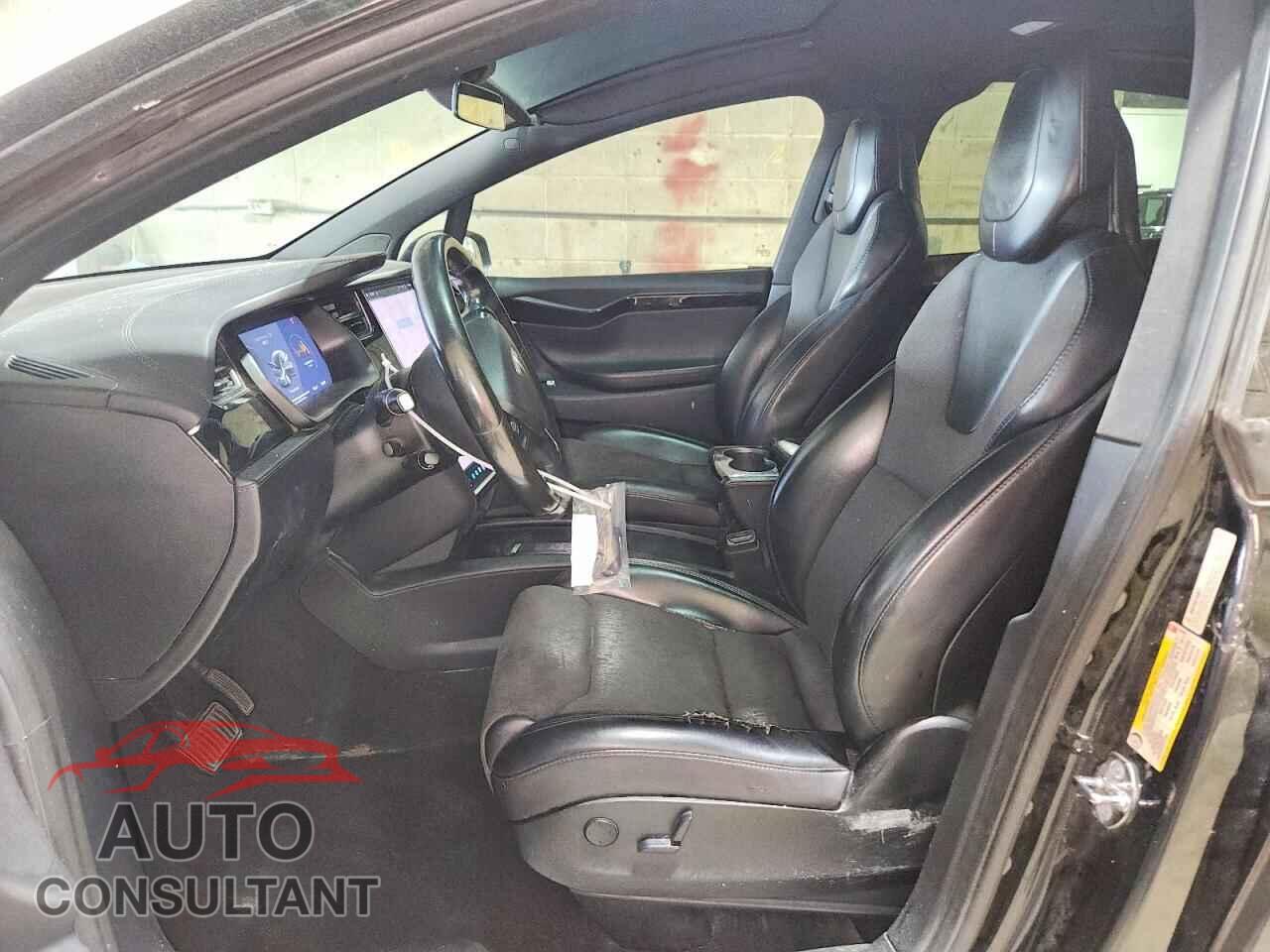 TESLA MODEL X 2018 - 5YJXCAE26JF104047