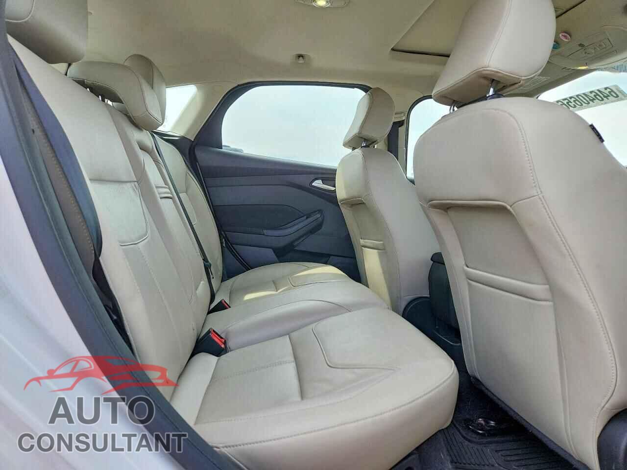 FORD FOCUS 2015 - 1FADP3N23FL228547
