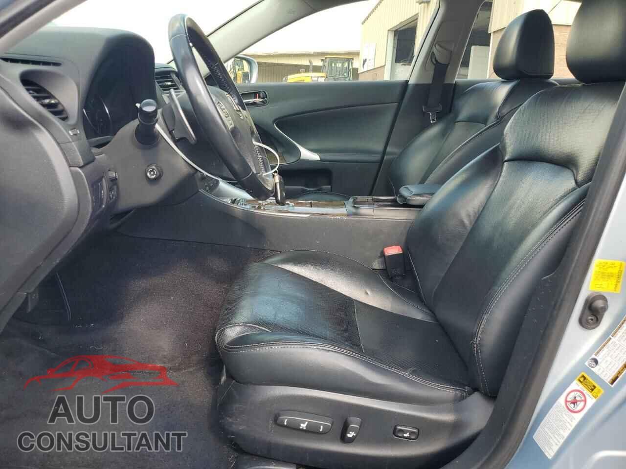 LEXUS IS 2012 - JTHCF5C21C5052832