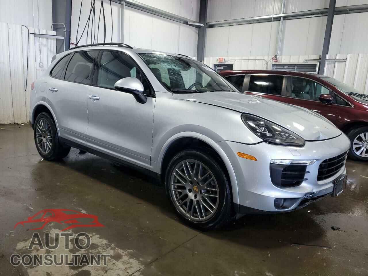 PORSCHE CAYENNE 2017 - WP1AA2A22HKA87640