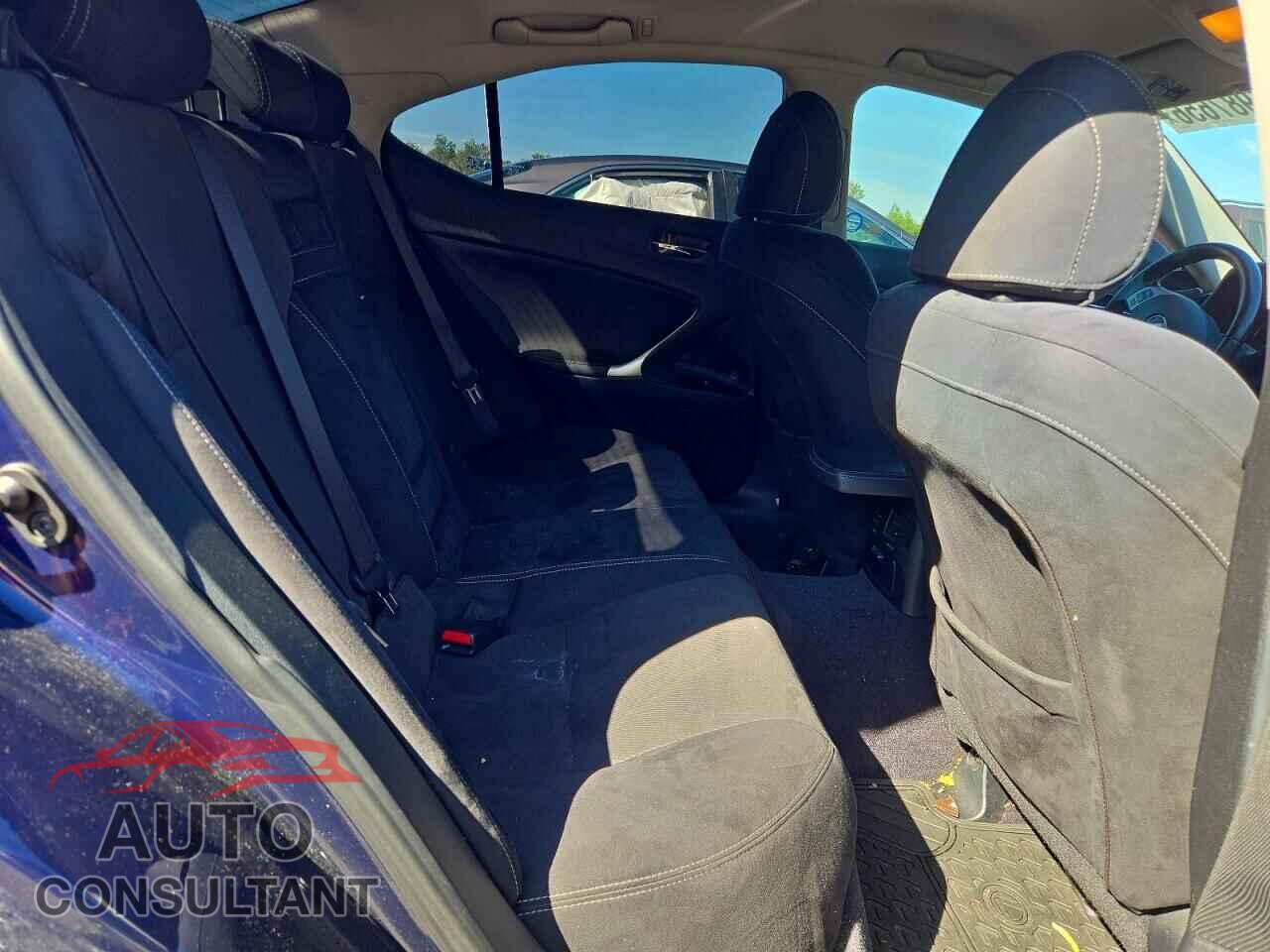 LEXUS IS 2011 - JTHCF5C24B5048613