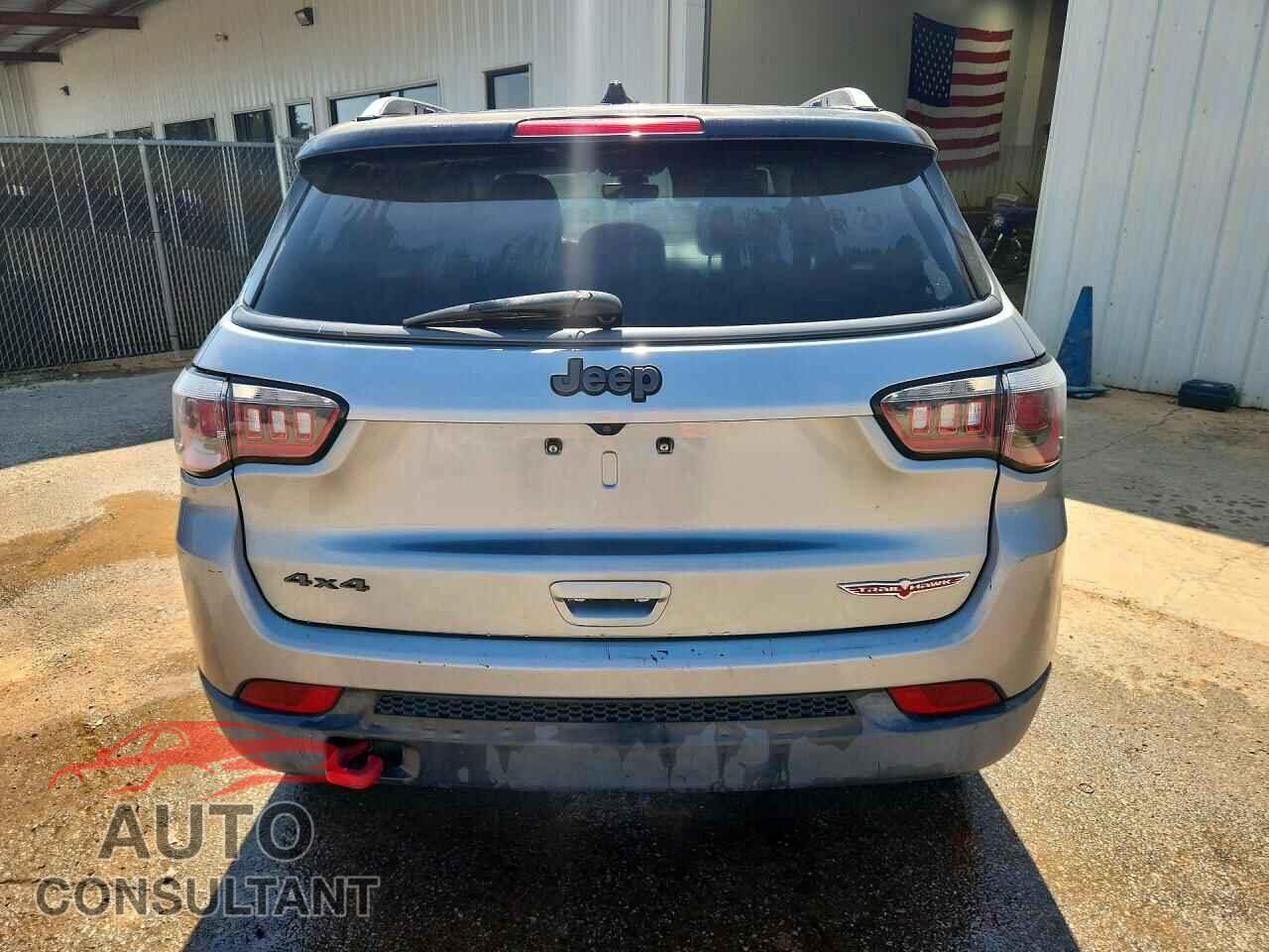 JEEP COMPASS 2018 - 3C4NJDDB6JT199078
