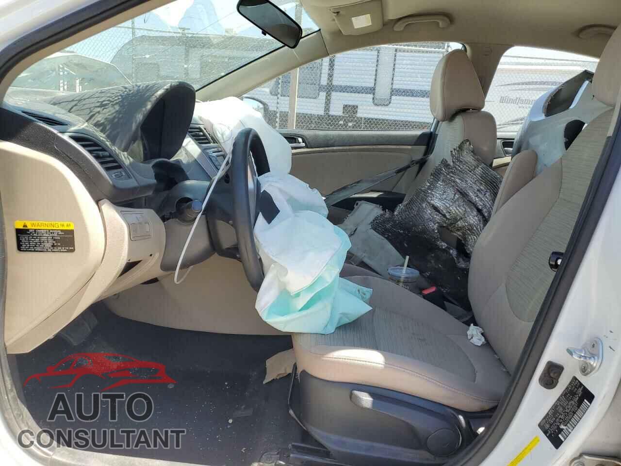 HYUNDAI ACCENT 2017 - KMHCT4AE2HU360697