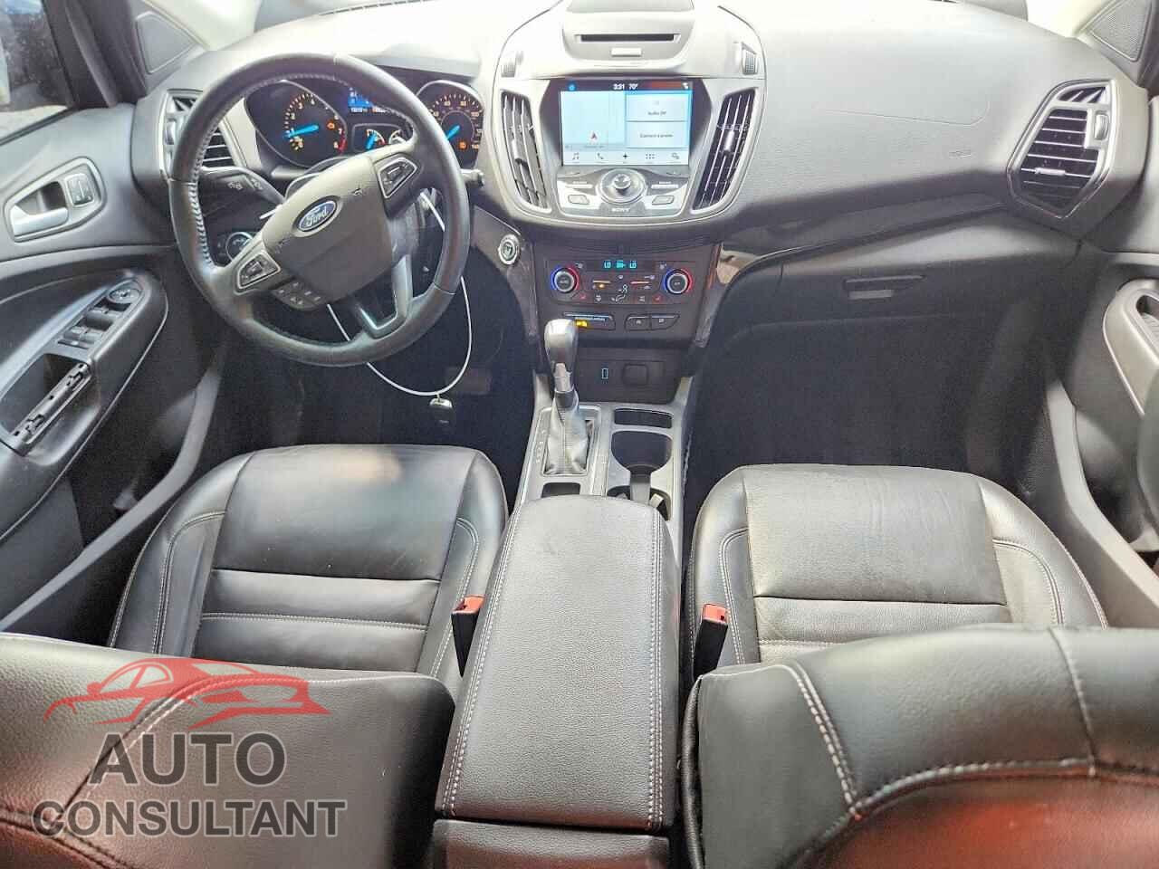 FORD ESCAPE 2017 - 1FMCU0JD3HUB15209