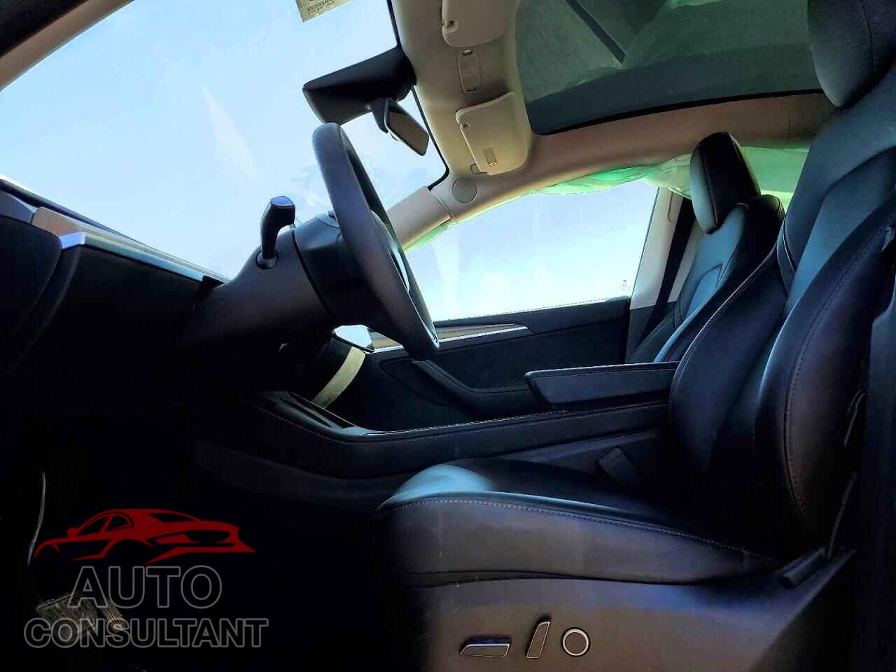 TESLA MODEL Y 2023 - LRWYGDFD7PC164187