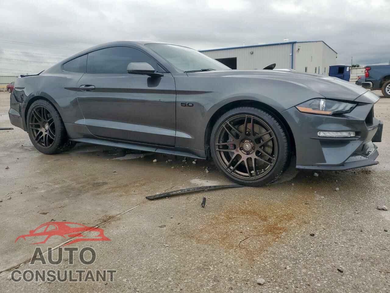FORD MUSTANG 2018 - 1FA6P8CF5J5180073