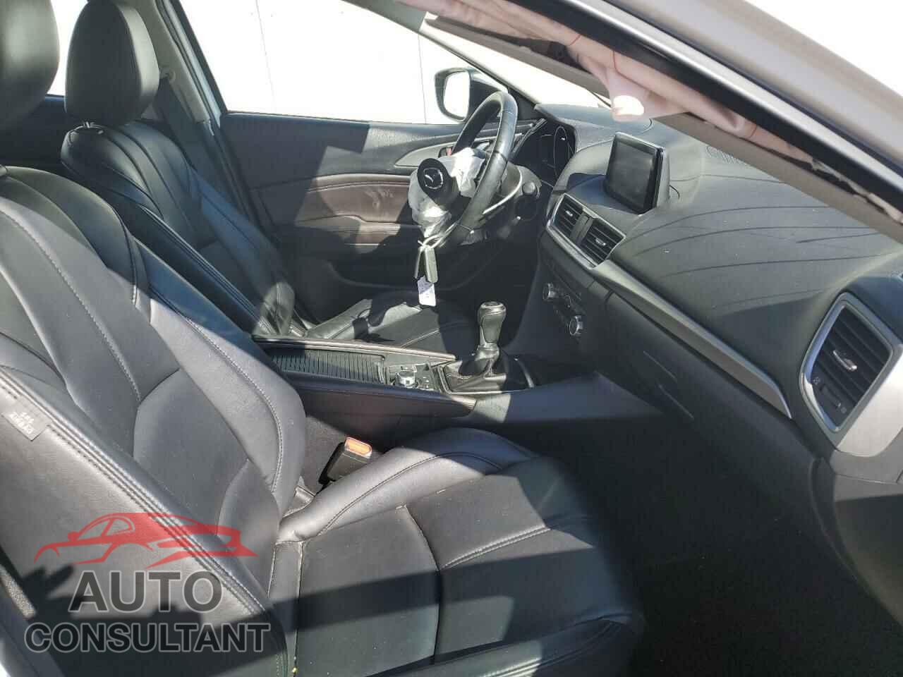 MAZDA 3 2018 - 3MZBN1V30JM199825