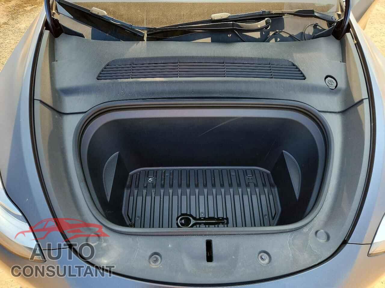 TESLA MODEL Y 2021 - 5YJYGAEE0MF228239