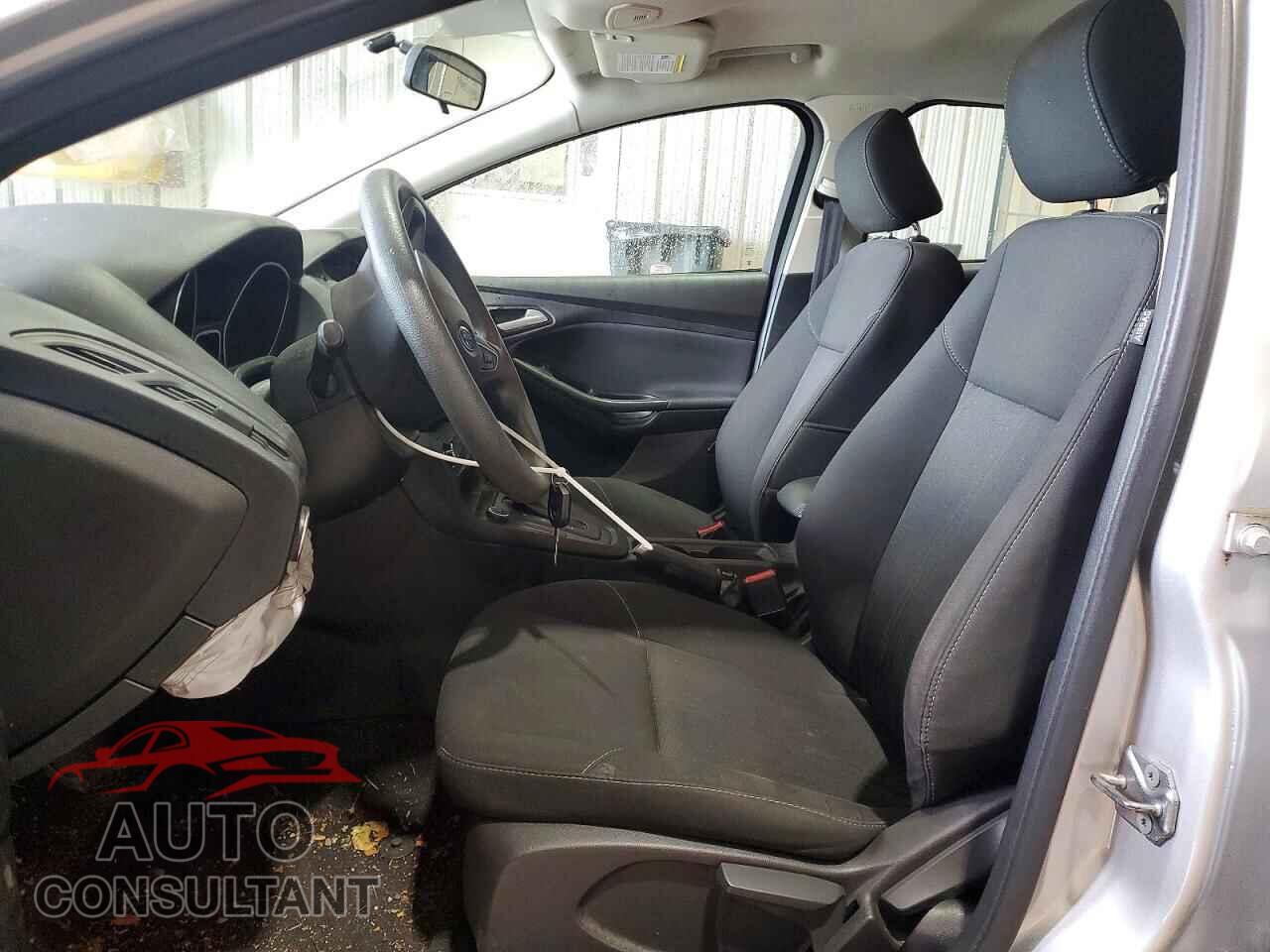 FORD FOCUS 2016 - 1FADP3F25GL270136