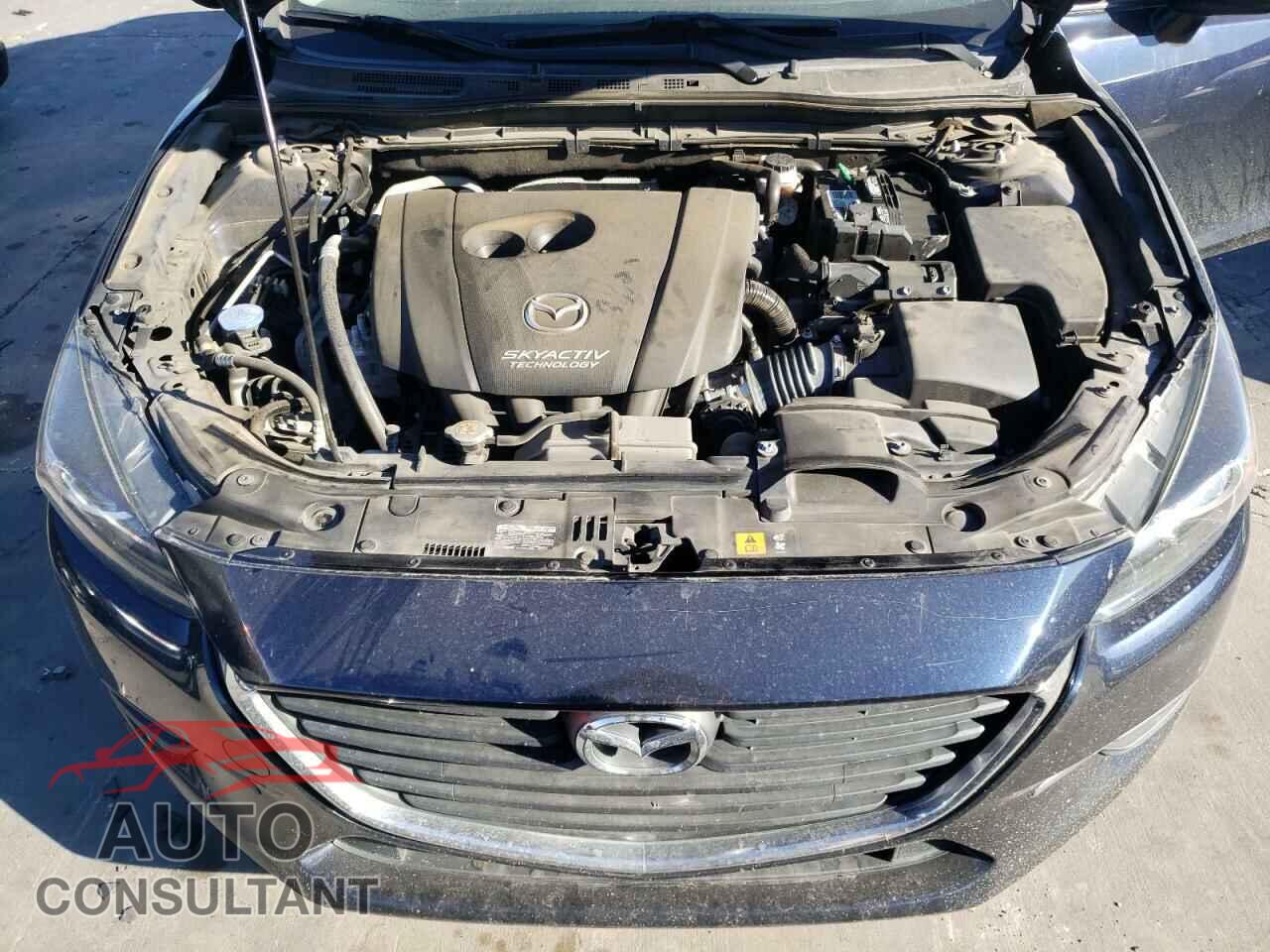 MAZDA 3 2018 - 3MZBN1U77JM230895