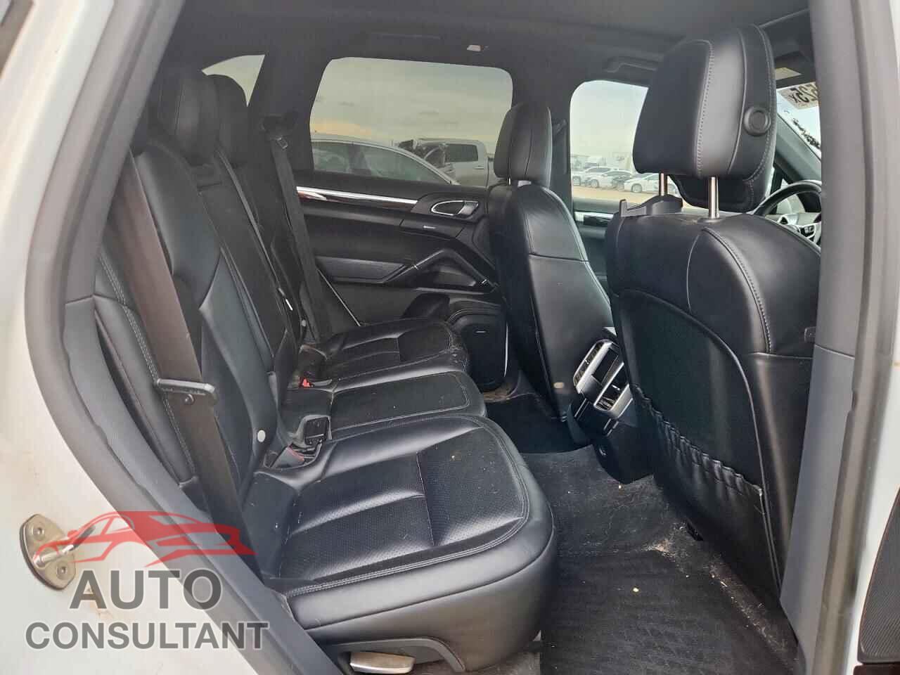 PORSCHE CAYENNE 2018 - WP1AA2A27JKA01468
