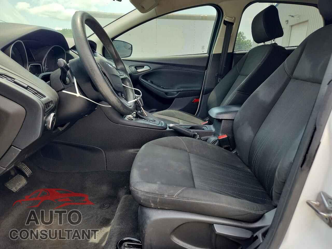 FORD FOCUS 2015 - 1FADP3F21FL263974