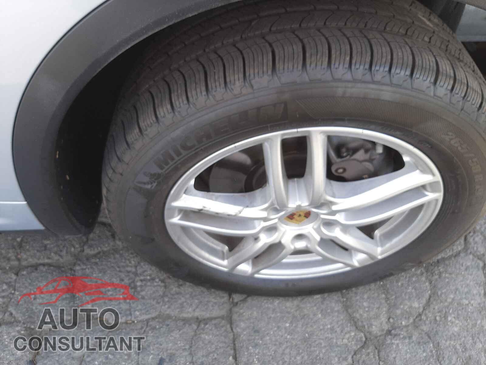 PORSCHE CAYENNE 2016 - WP1AA2A2XGLA04741