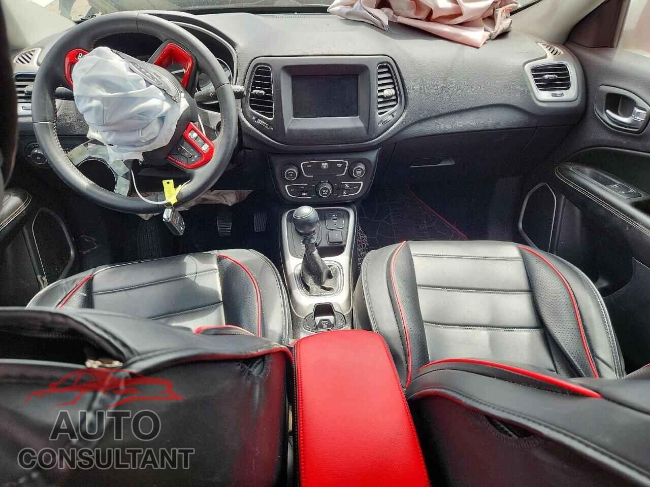 JEEP COMPASS 2018 - 3C4NJDBBXJT342424