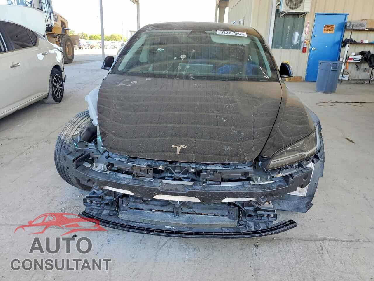 TESLA MODEL 3 2024 - 5YJ3E1EA5RF856138