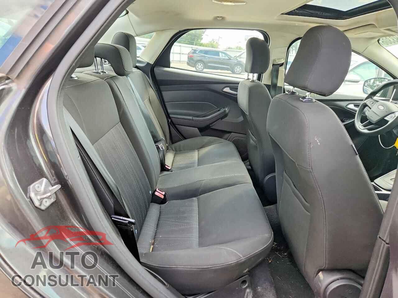 FORD FOCUS 2015 - 1FADP3F29FL270185