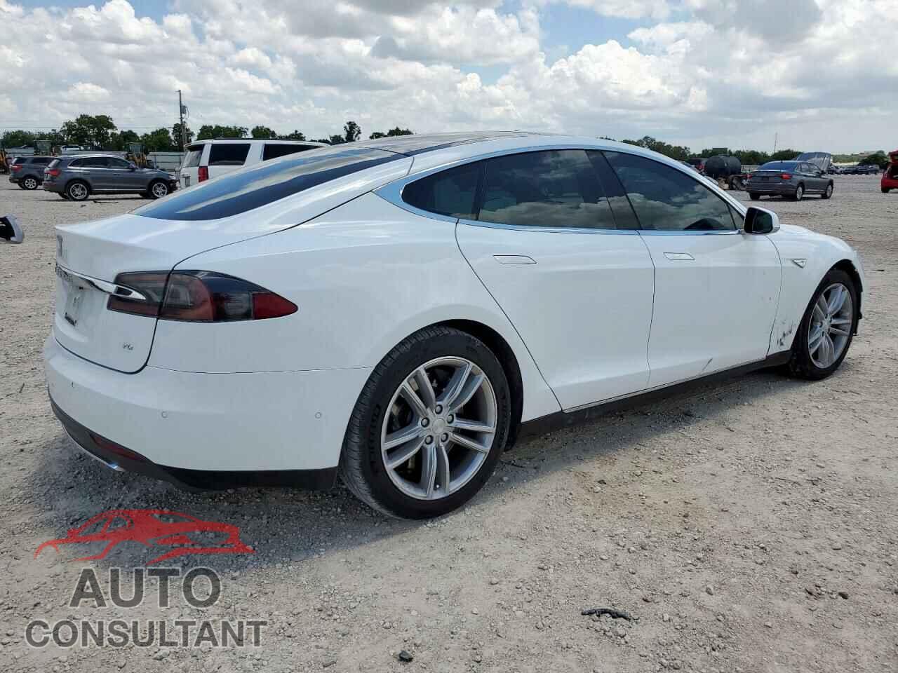 TESLA MODEL S 2015 - 5YJSA1E18FF114433