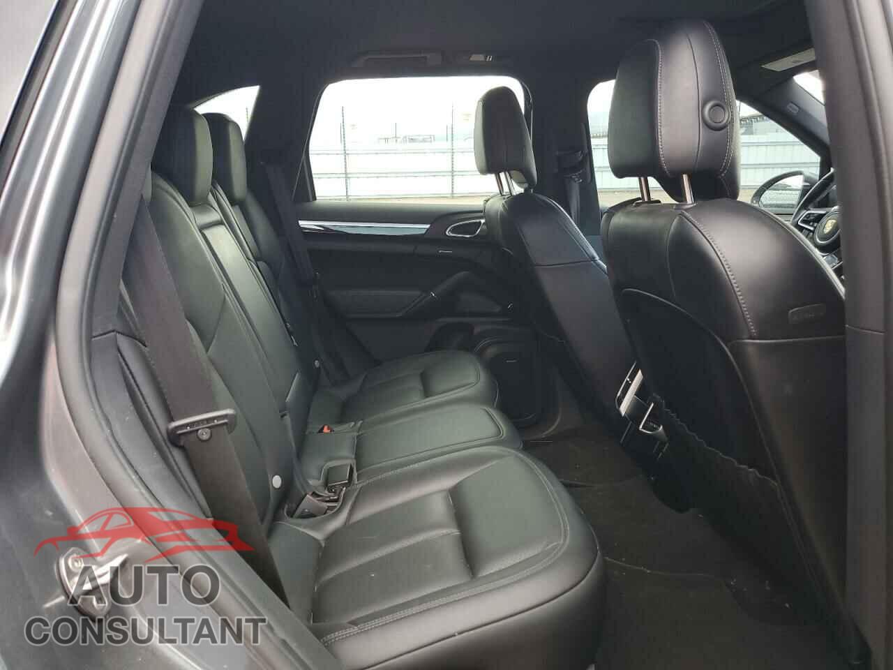 PORSCHE CAYENNE 2016 - WP1AA2A21GKA10062