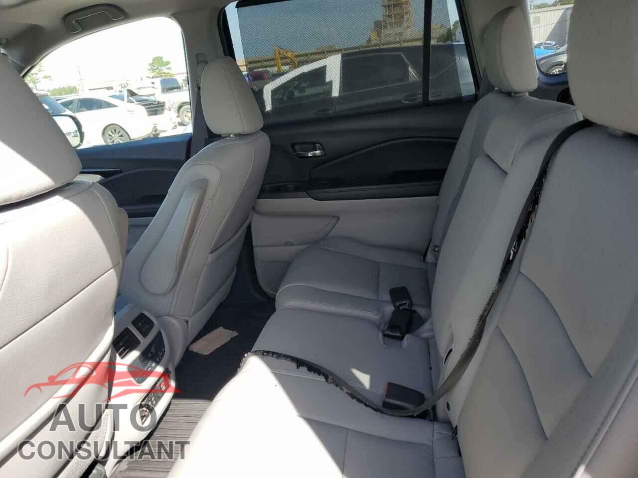 HONDA PILOT 2017 - 5FNYF5H93HB024887
