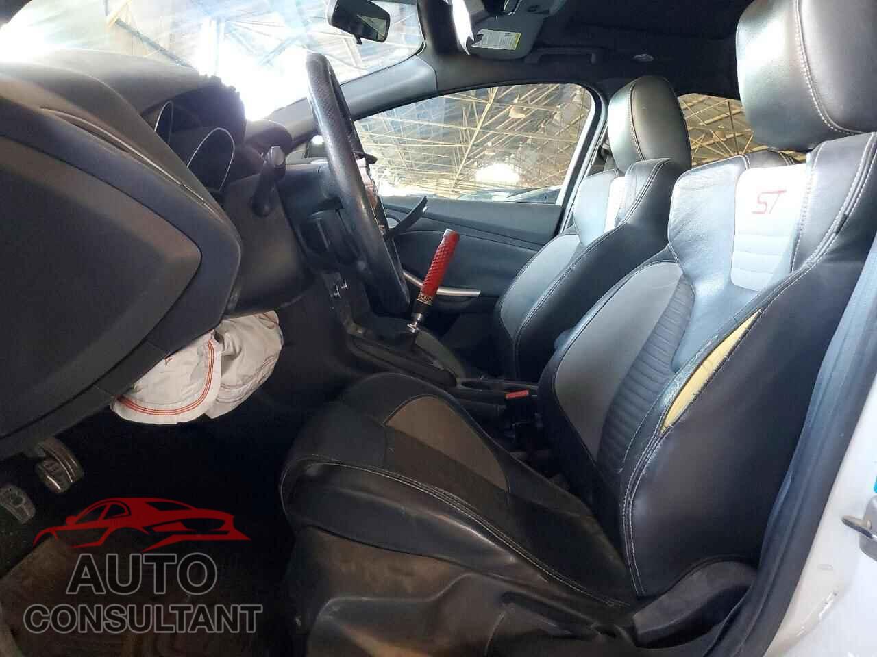 FORD FOCUS 2013 - 1FADP3L97DL227916