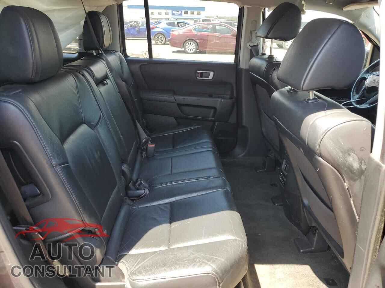 HONDA PILOT 2015 - 5FNYF4H62FB059854