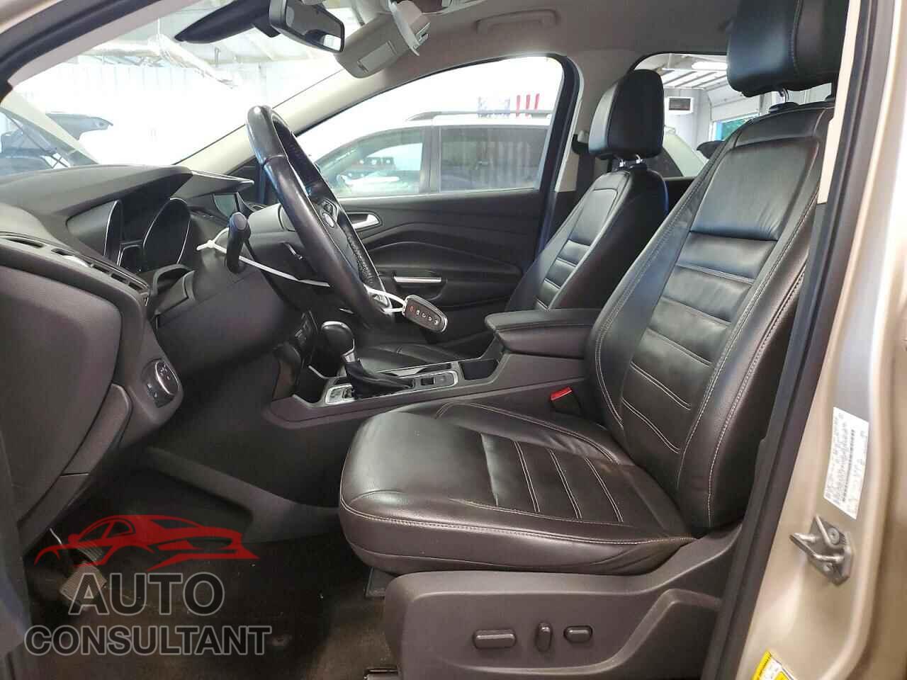 FORD ESCAPE 2017 - 1FMCU9J96HUE73307