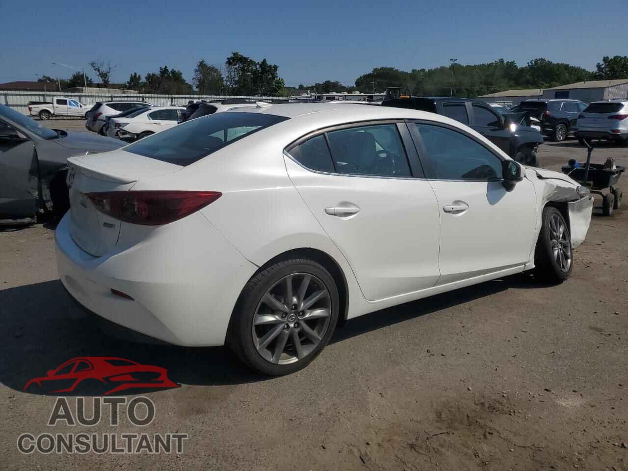 MAZDA 3 2018 - 3MZBN1W39JM257431
