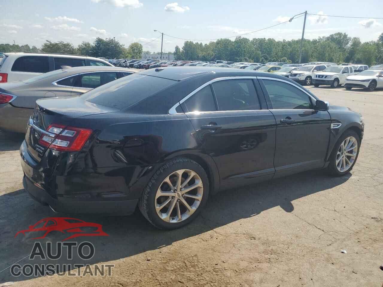 FORD TAURUS 2018 - 1FAHP2F84JG107610