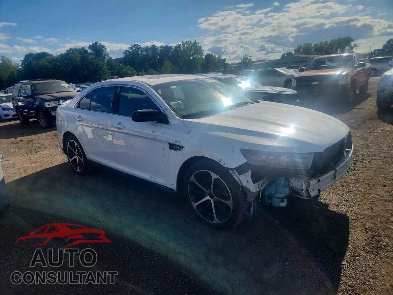 FORD TAURUS 2015 - 1FAHP2KT1FG181536