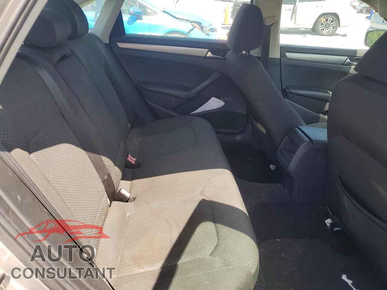 VOLKSWAGEN PASSAT 2013 - 1VWAP7A33DC009794
