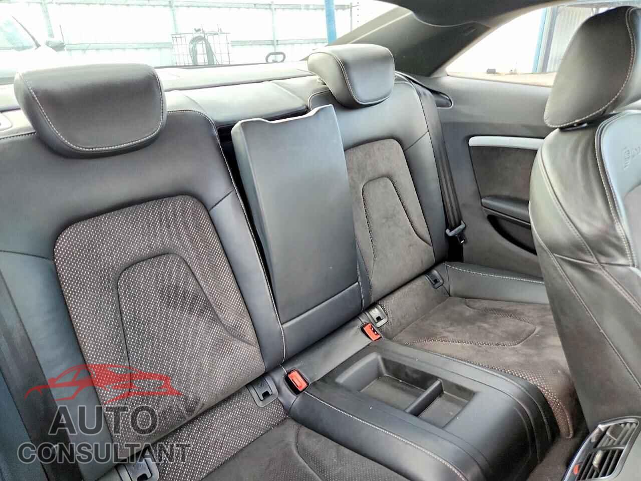 AUDI A5 2010 - WAUMFBFR5AA018343