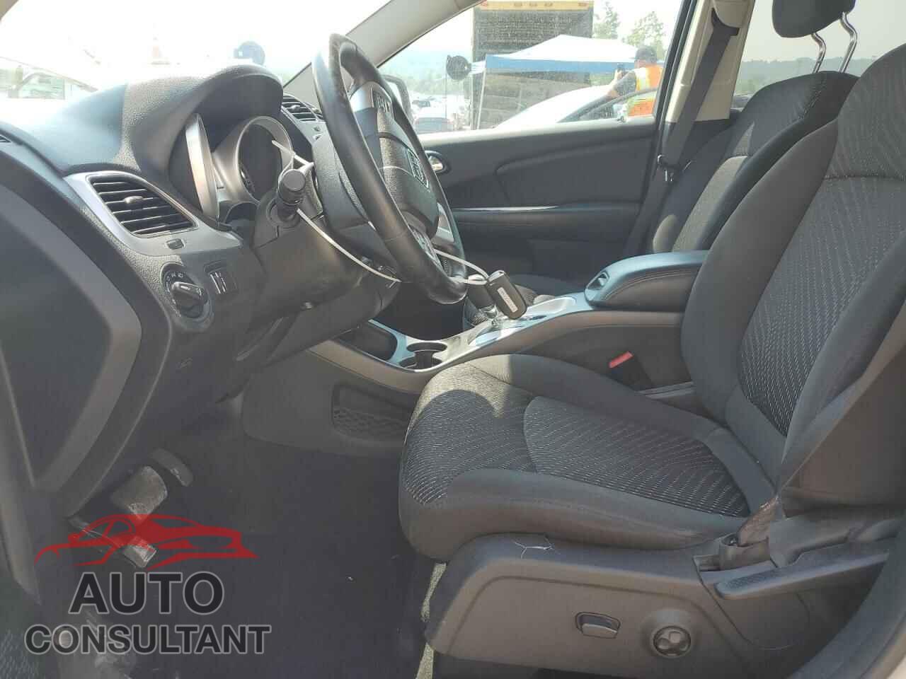DODGE JOURNEY 2015 - 3C4PDCBG4FT709086