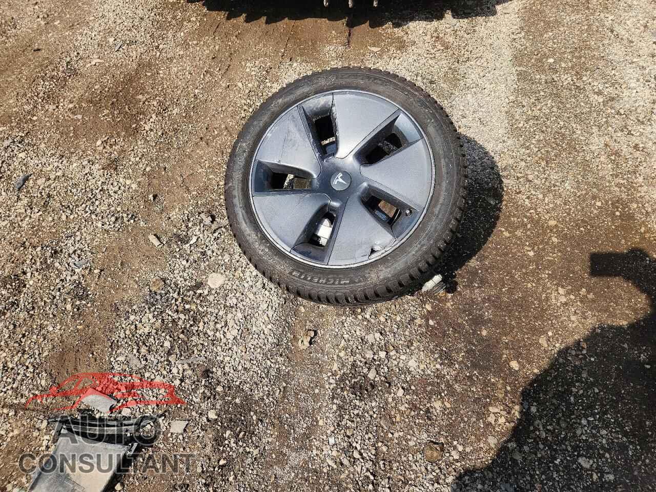 TESLA MODEL 3 2021 - 5YJ3E1EB9MF869511
