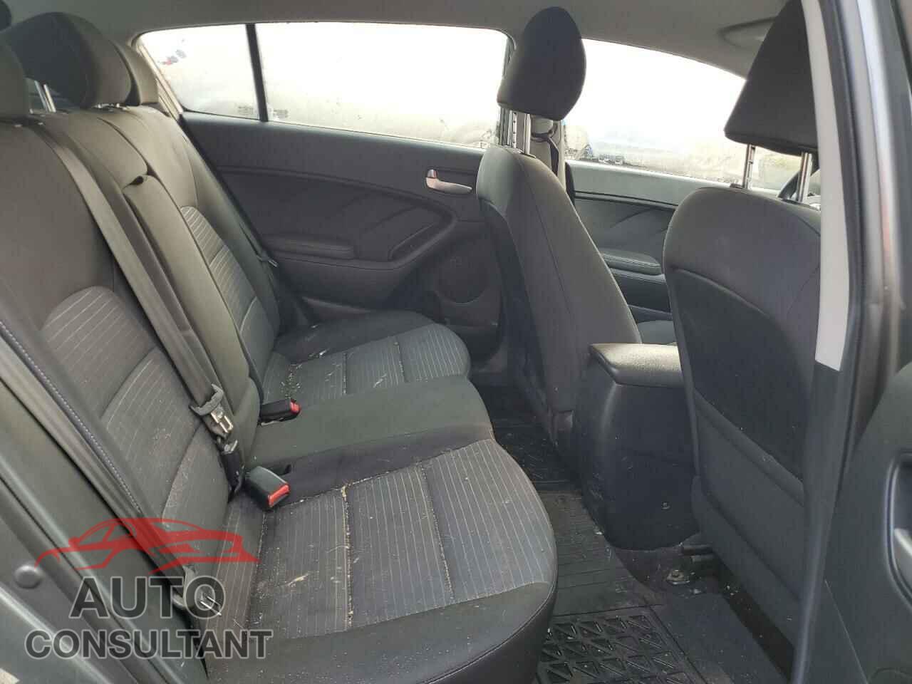 KIA FORTE 2017 - KNAFK5A89H5733200