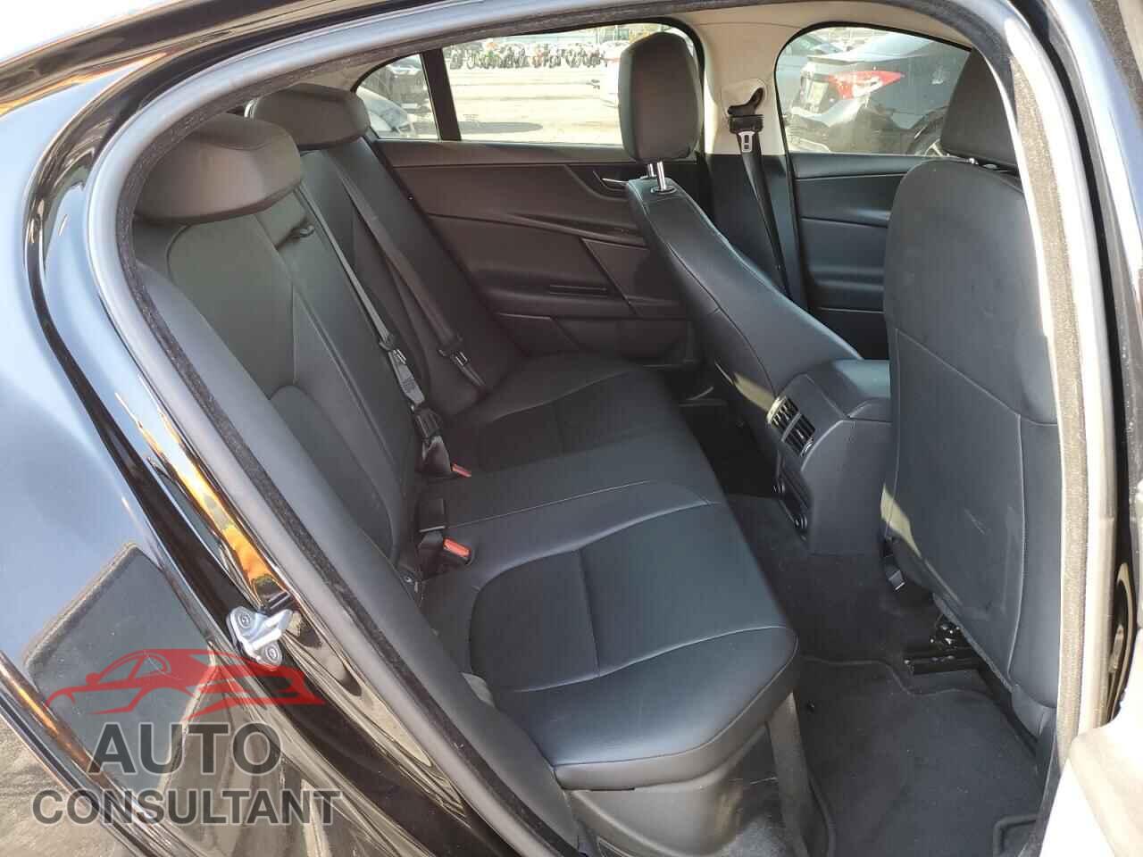 JAGUAR XE 2017 - SAJAD4BG1HA962003