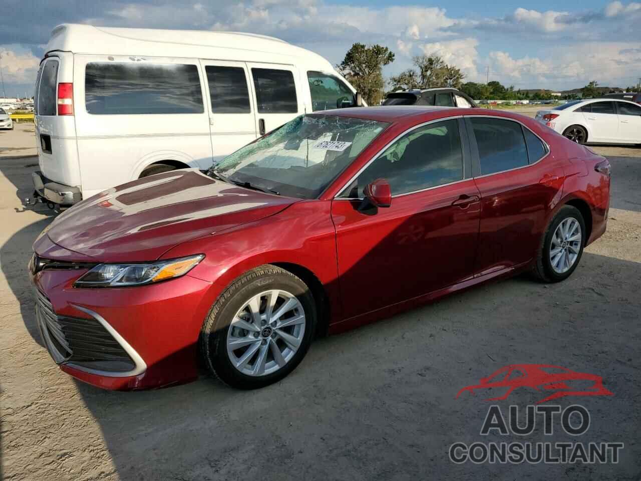 TOYOTA CAMRY 2022 - 4T1C11AK3NU673554