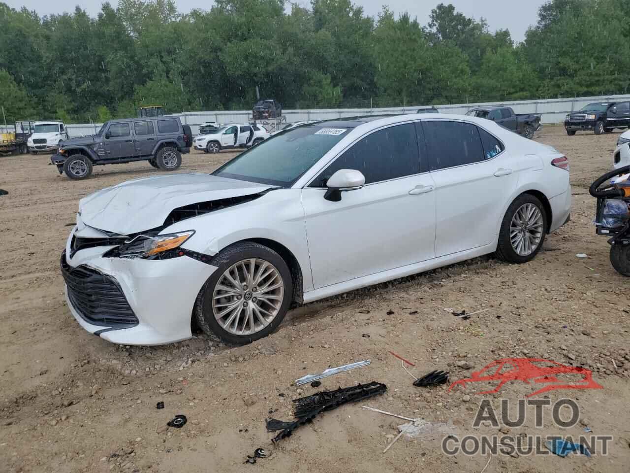 TOYOTA CAMRY 2018 - 4T1B11HK6JU120201