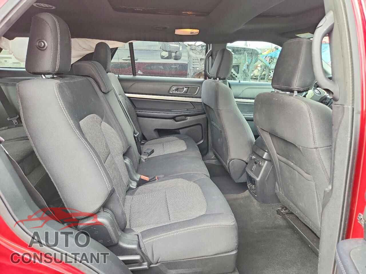 FORD EXPLORER 2018 - 1FM5K7D8XJGA42351
