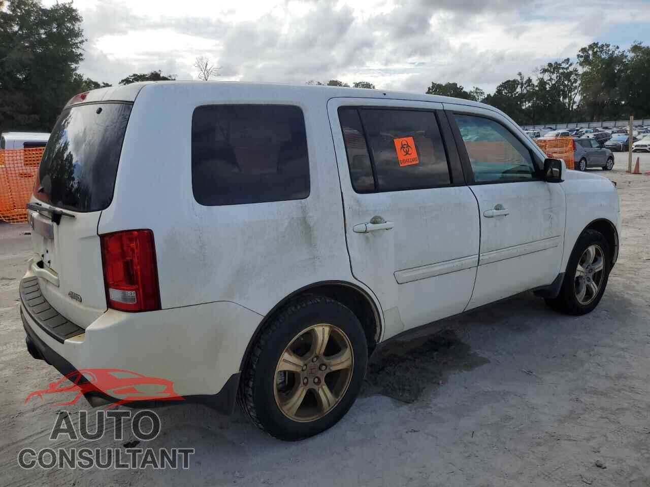 HONDA PILOT 2015 - 5FNYF4H56FB003598