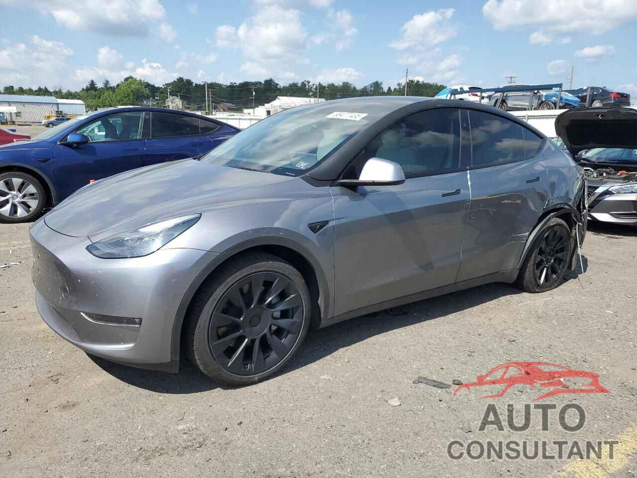 TESLA MODEL Y 2024 - 7SAYGAEE1RF177361