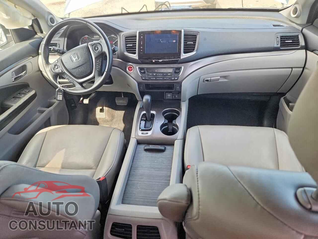 HONDA PILOT 2017 - 5FNYF6H52HB001202