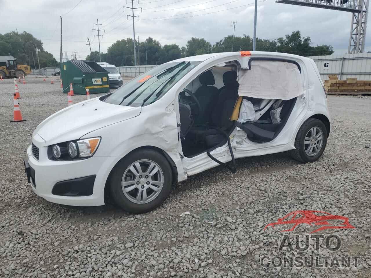 CHEVROLET SONIC 2015 - 1G1JC6SH9F4204792