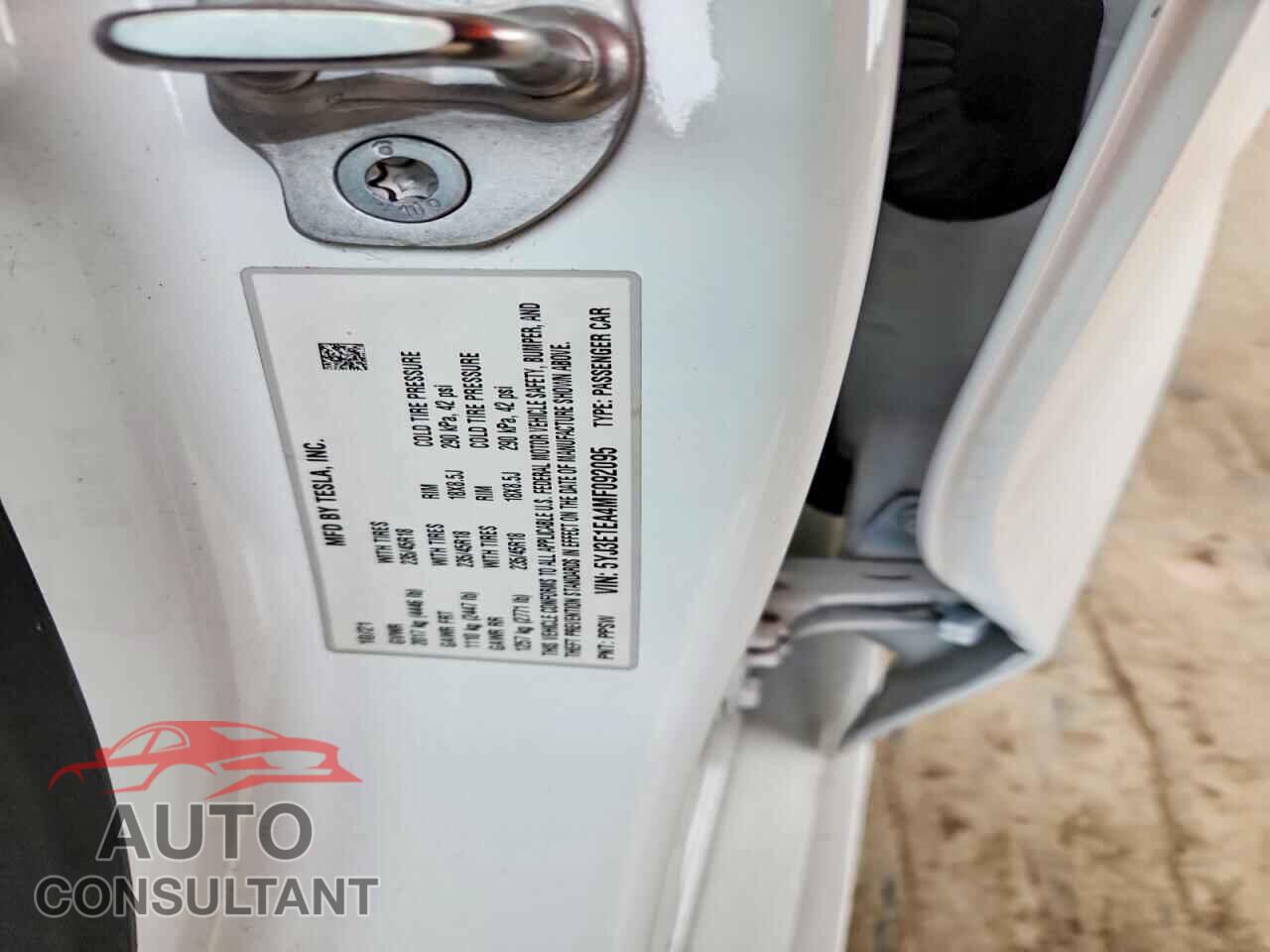 TESLA MODEL 3 2021 - 5YJ3E1EA4MF092095